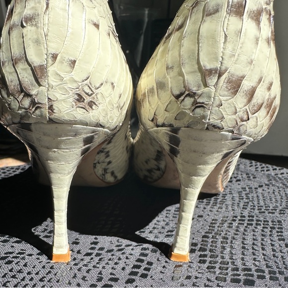 Manolo Blahnik Snake Skin Pump Size 38.5 - Picture 4 of 8